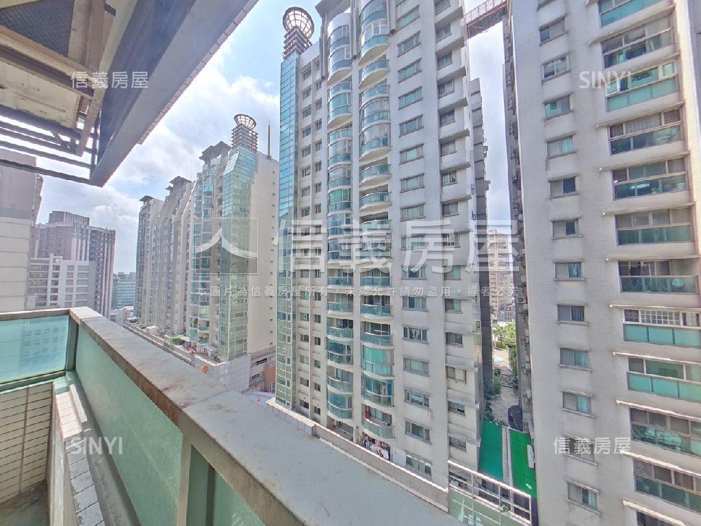 國際會館未住過兩房車位房屋室內格局與周邊環境