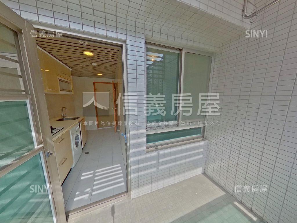 國際會館未住過兩房車位房屋室內格局與周邊環境