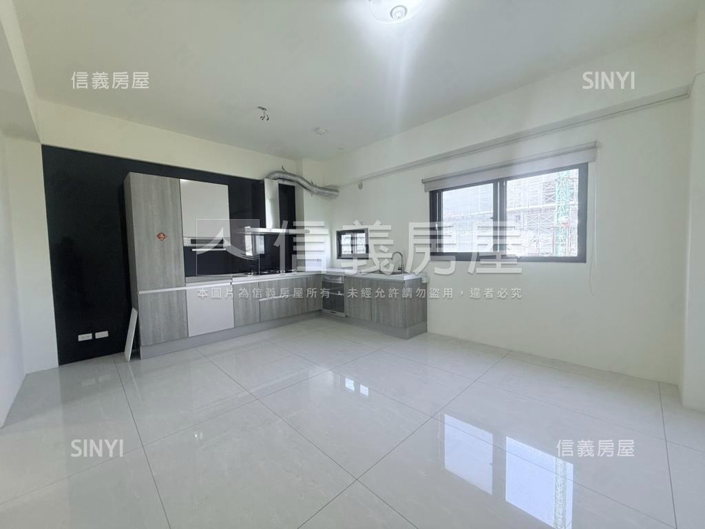 東區屋齡約十年雙車店墅房屋室內格局與周邊環境