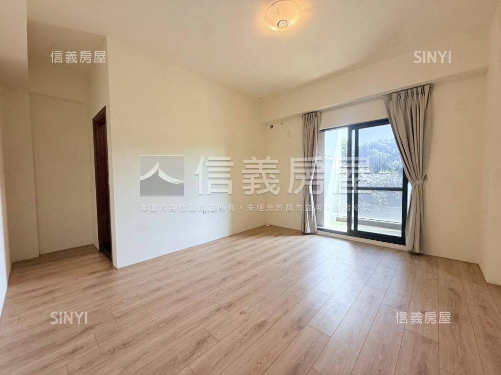 東區屋齡約十年雙車店墅房屋室內格局與周邊環境