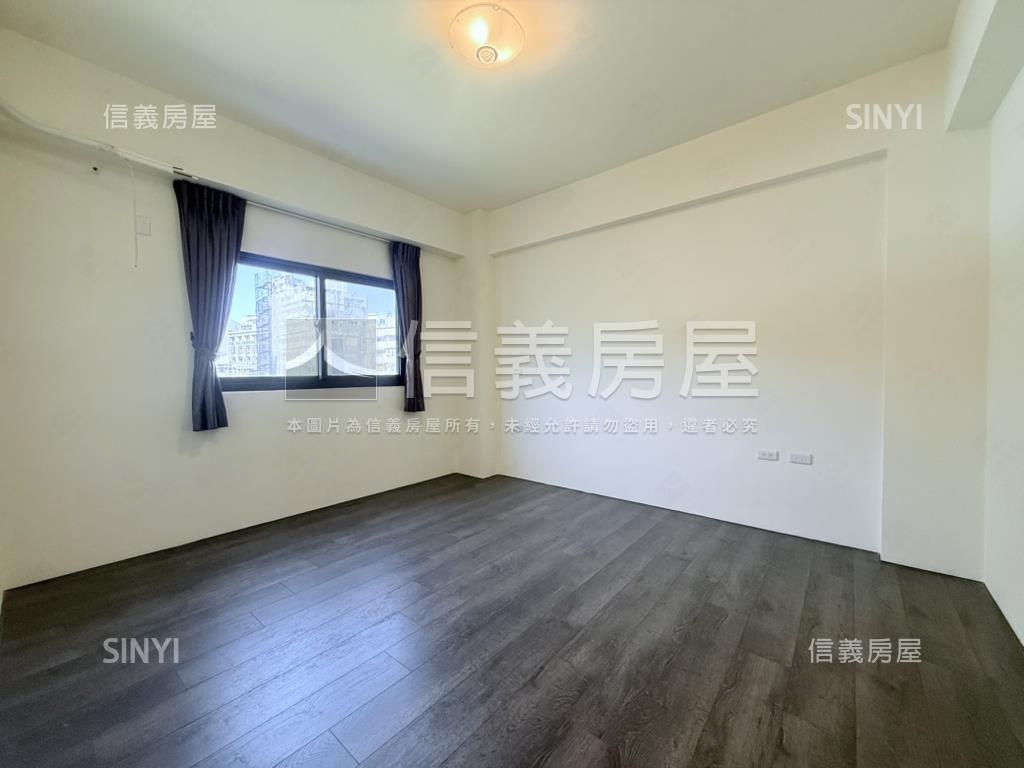 東區屋齡約十年雙車店墅房屋室內格局與周邊環境