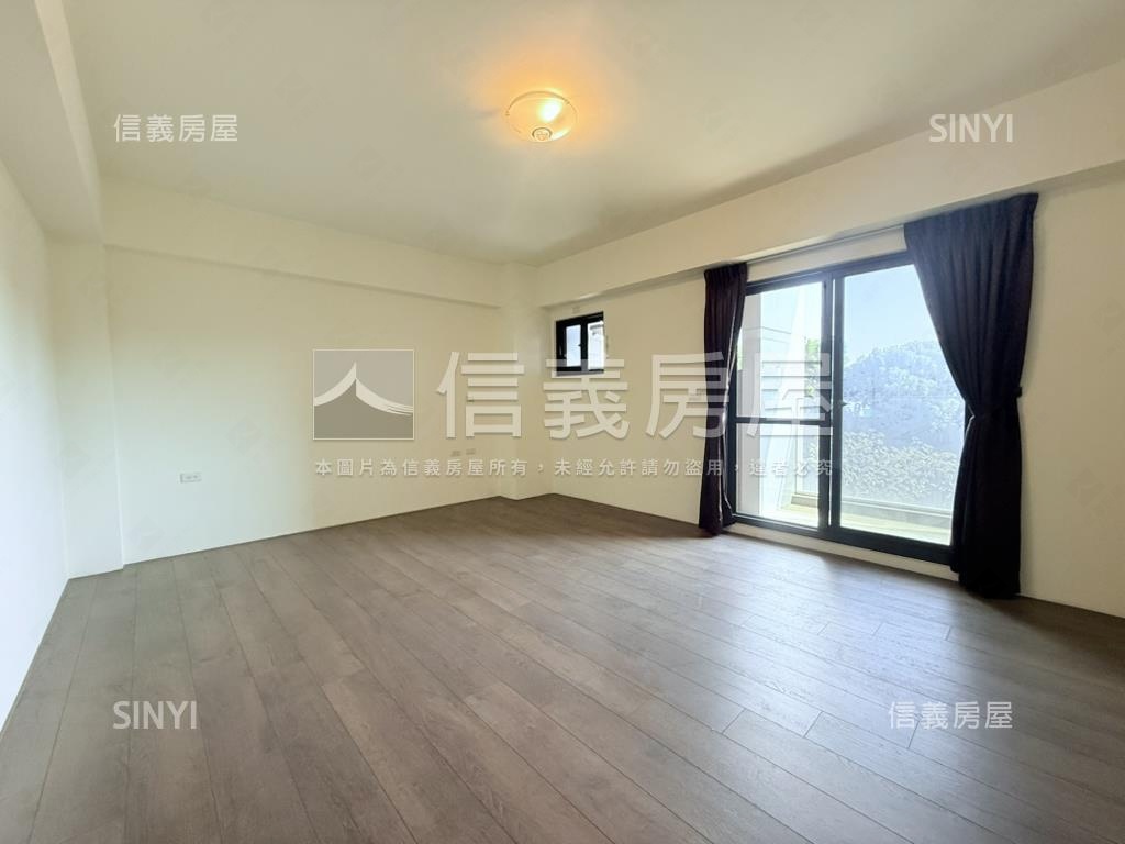 東區屋齡約十年雙車店墅房屋室內格局與周邊環境