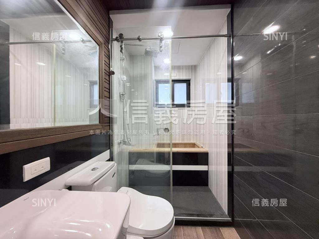 東區屋齡約十年雙車店墅房屋室內格局與周邊環境
