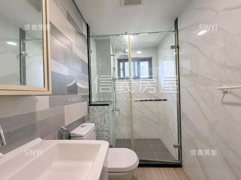 東區屋齡約十年雙車店墅房屋室內格局與周邊環境