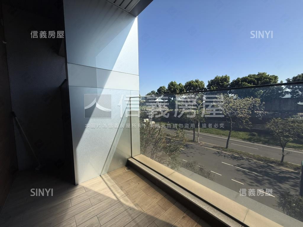 東區屋齡約十年雙車店墅房屋室內格局與周邊環境