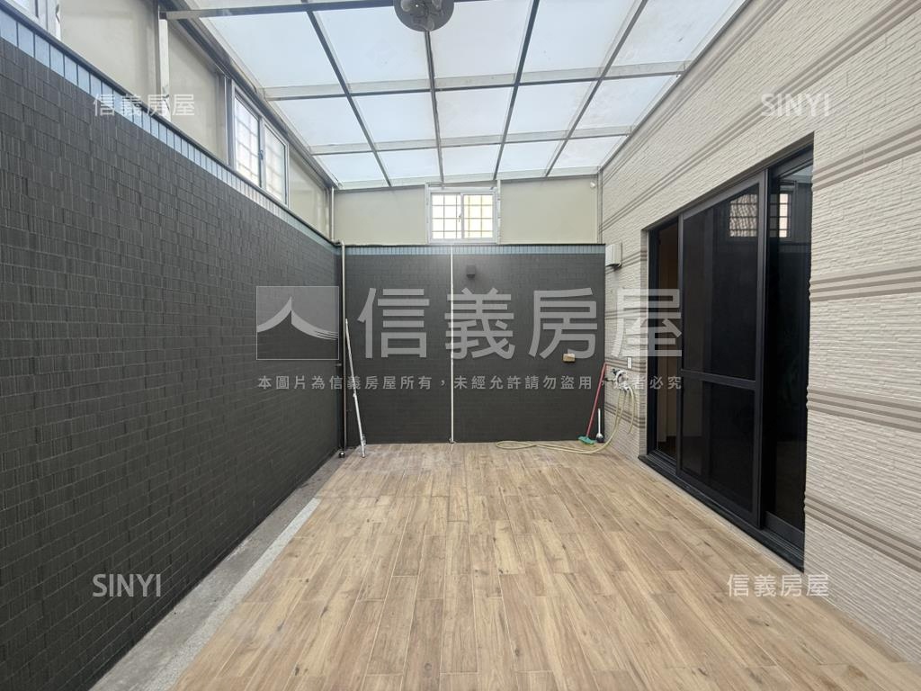 東區屋齡約十年雙車店墅房屋室內格局與周邊環境