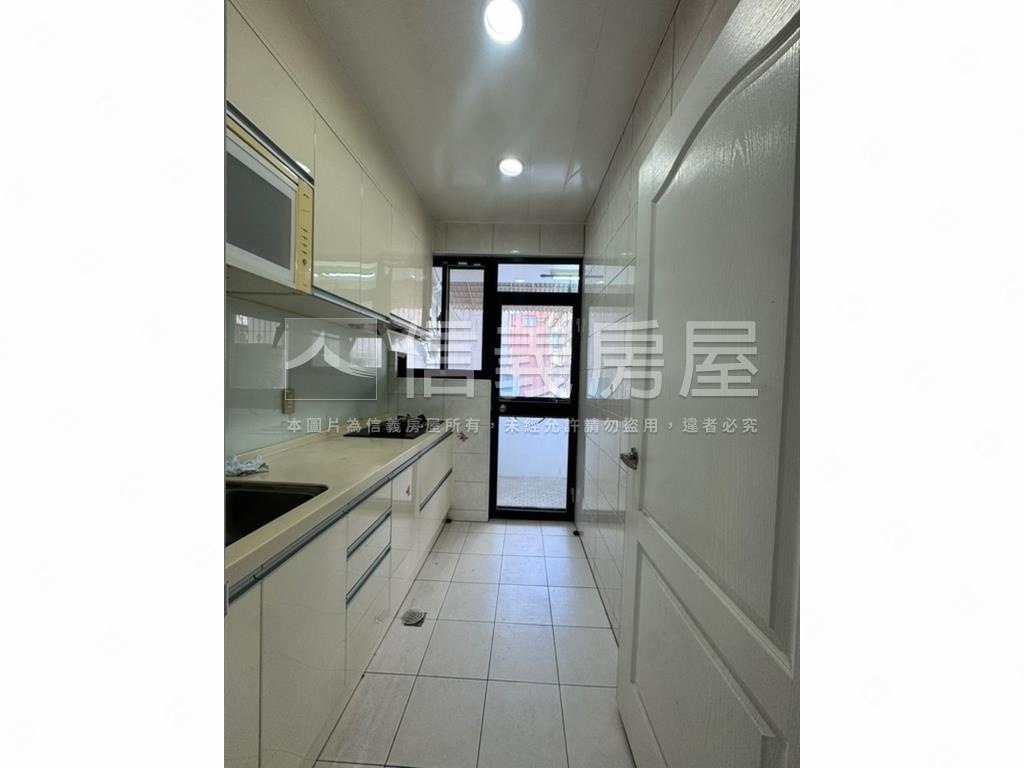 近捷運公園旁方正３房房屋室內格局與周邊環境