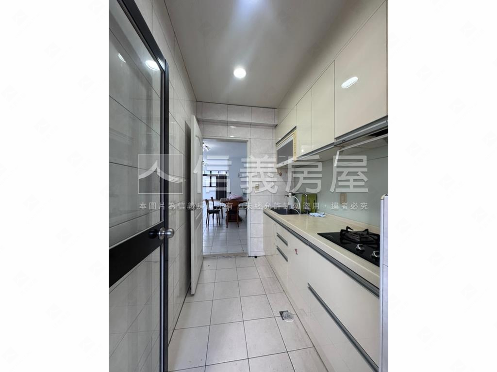 近捷運公園旁方正３房房屋室內格局與周邊環境