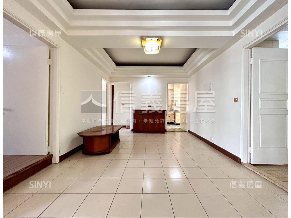 文山特區，寬敞大三房房屋室內格局與周邊環境