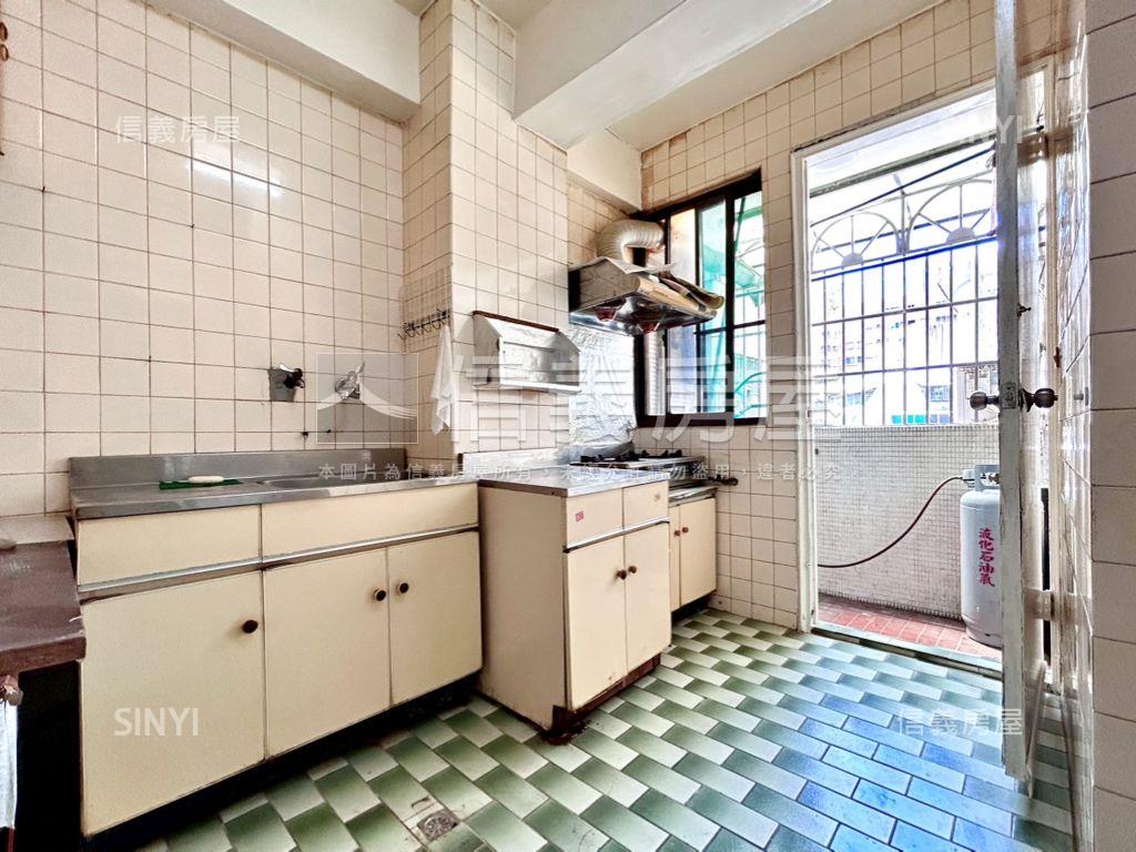 文山特區，寬敞大三房房屋室內格局與周邊環境