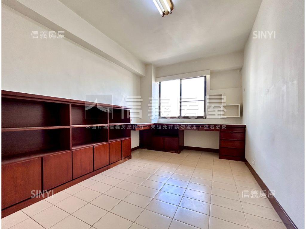 文山特區，寬敞大三房房屋室內格局與周邊環境