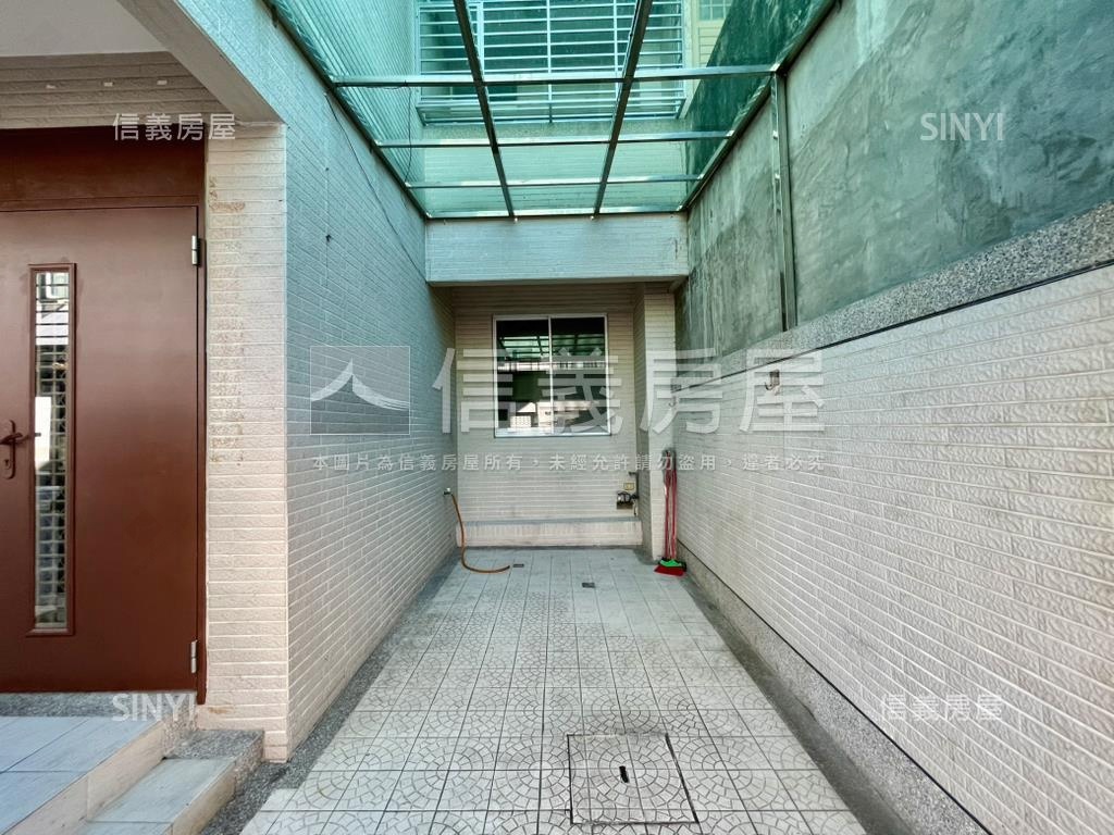 頂新特區．面寬車庫透天房屋室內格局與周邊環境