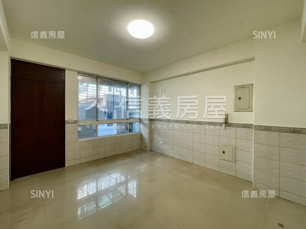 頂新特區．面寬車庫透天房屋室內格局與周邊環境