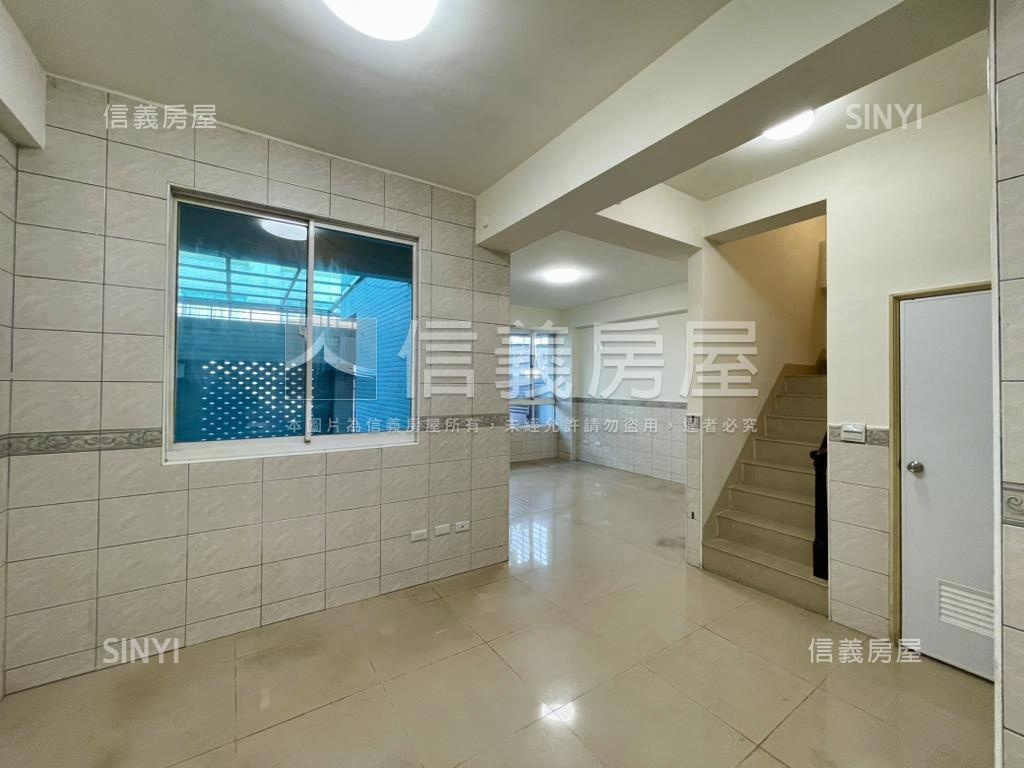 頂新特區．面寬車庫透天房屋室內格局與周邊環境