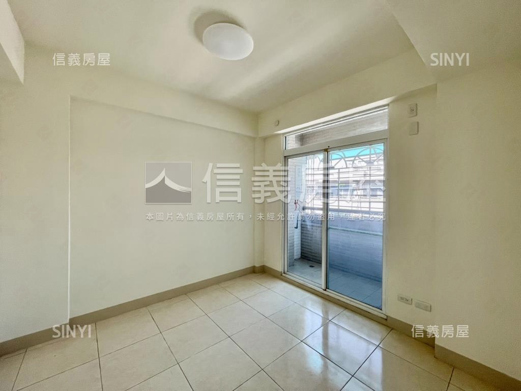 頂新特區．面寬車庫透天房屋室內格局與周邊環境