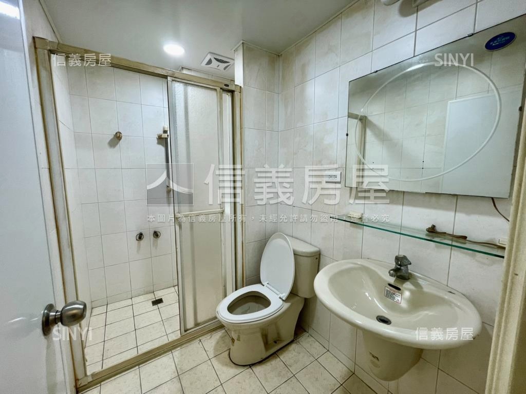 頂新特區．面寬車庫透天房屋室內格局與周邊環境