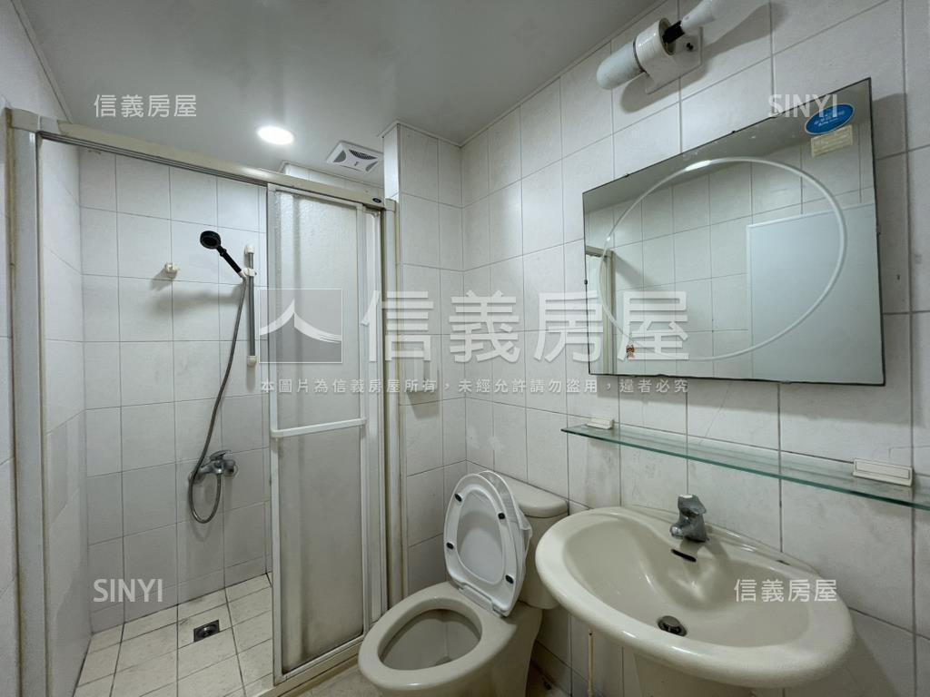 頂新特區．面寬車庫透天房屋室內格局與周邊環境