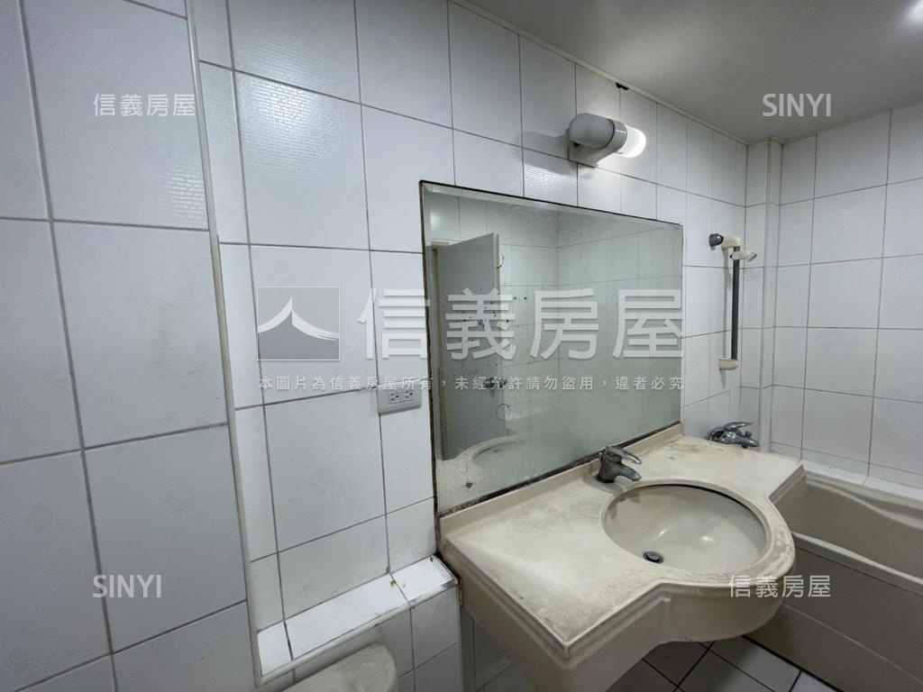 頂新特區．面寬車庫透天房屋室內格局與周邊環境