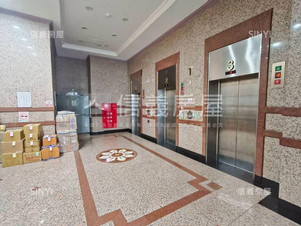 近府中捷運★站前凱悅挑高房屋室內格局與周邊環境