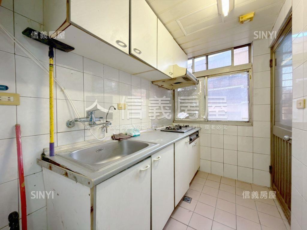 靜園稀有邊間方正兩房車位房屋室內格局與周邊環境