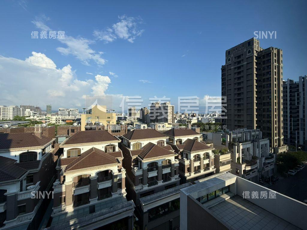 十二期３房３衛雙平車房屋室內格局與周邊環境