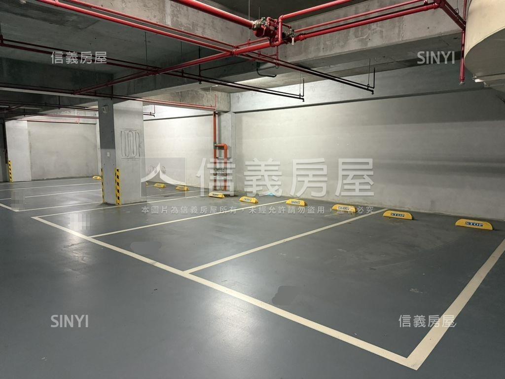 十二期３房３衛雙平車房屋室內格局與周邊環境