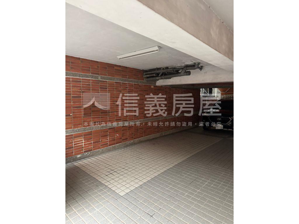 稀有平車精緻美宅房屋室內格局與周邊環境