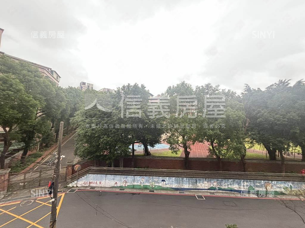 稀有鴻運新象華廈套房房屋室內格局與周邊環境