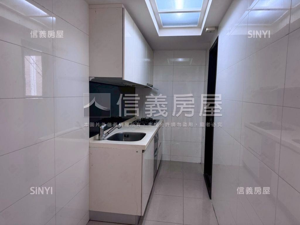 心中的日月綠意三房車位房屋室內格局與周邊環境