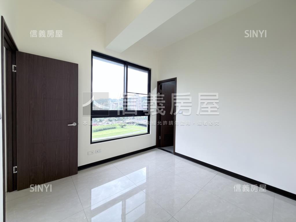 河景頂峰。雙主臥露臺大戶房屋室內格局與周邊環境