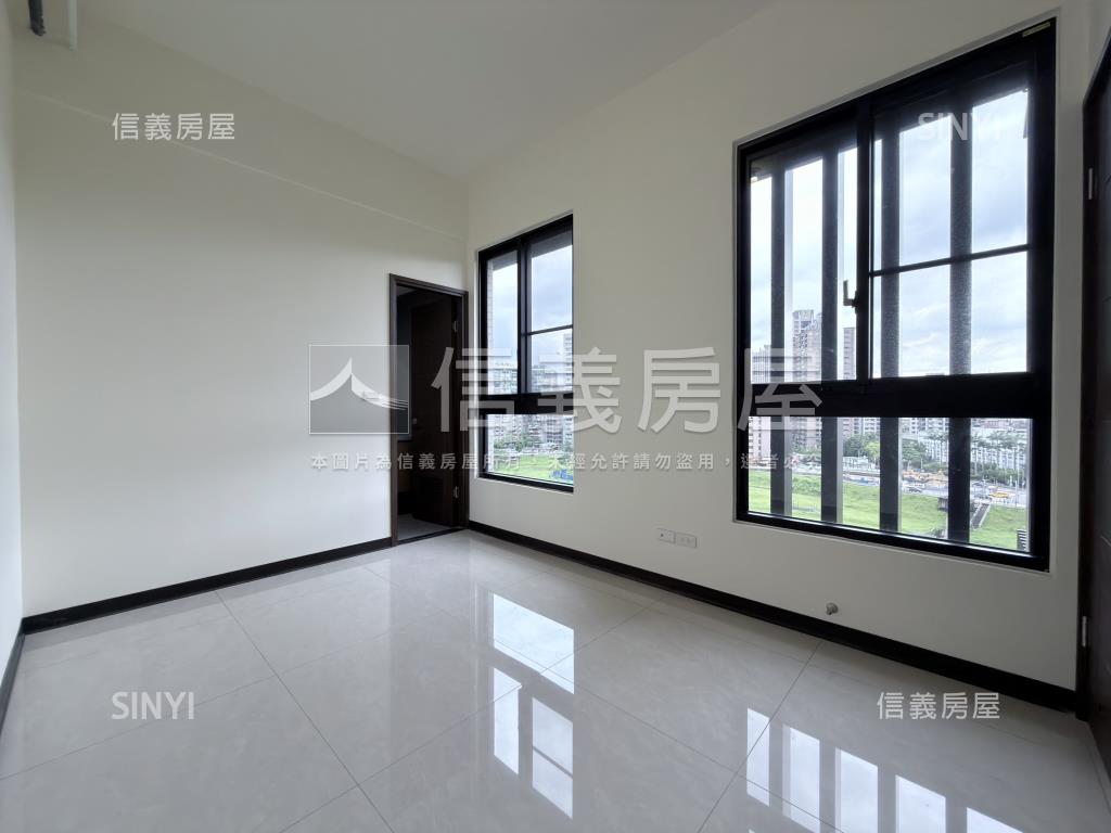 河景頂峰。雙主臥露臺大戶房屋室內格局與周邊環境