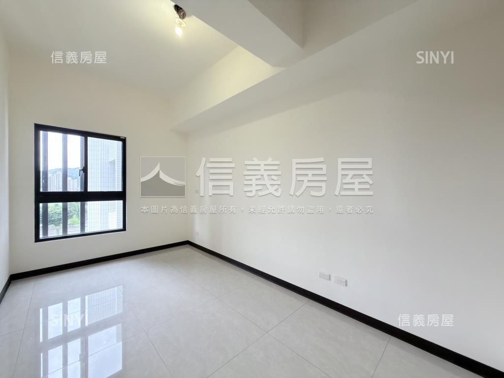 河景頂峰。雙主臥露臺大戶房屋室內格局與周邊環境