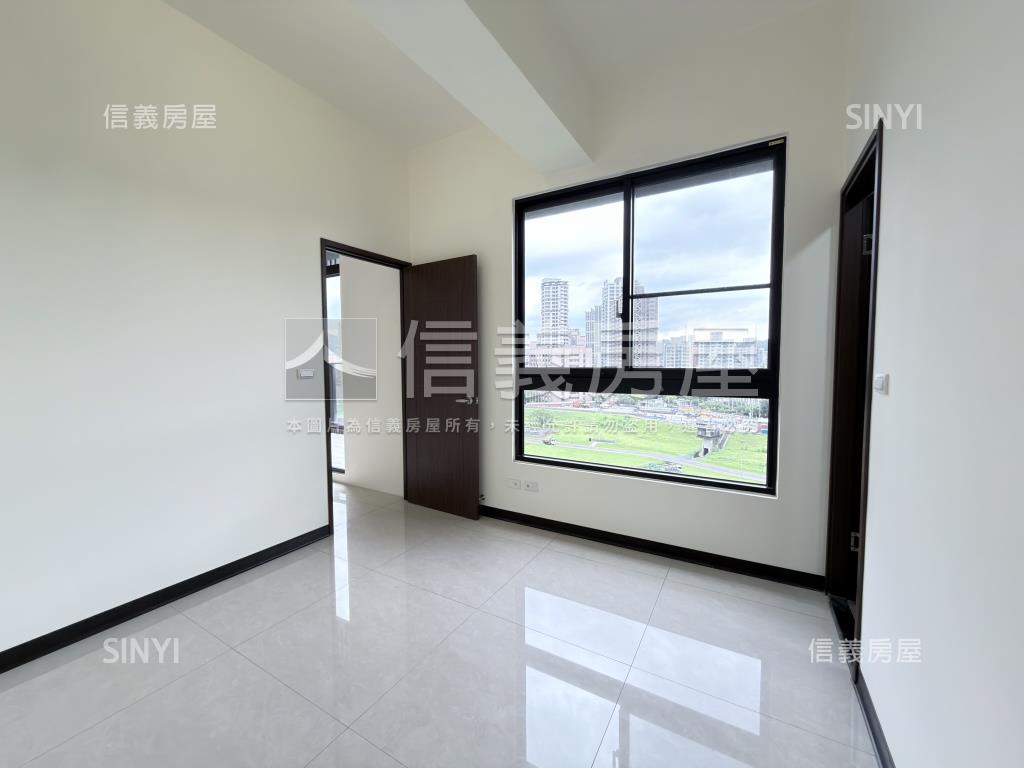 河景頂峰。雙主臥露臺大戶房屋室內格局與周邊環境