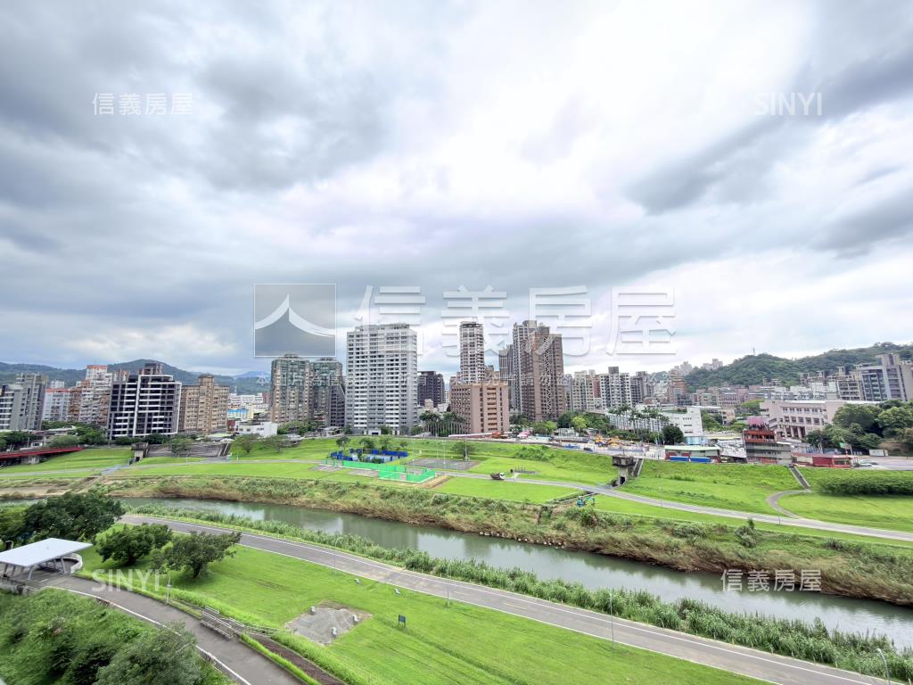河景頂峰。雙主臥露臺大戶房屋室內格局與周邊環境