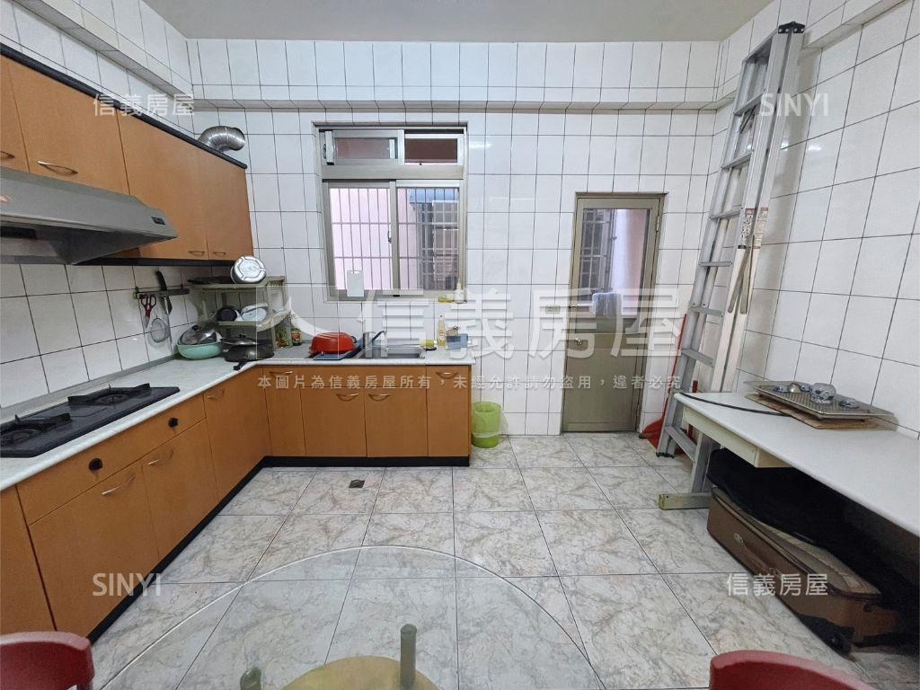 南區穩定收租透店房屋室內格局與周邊環境