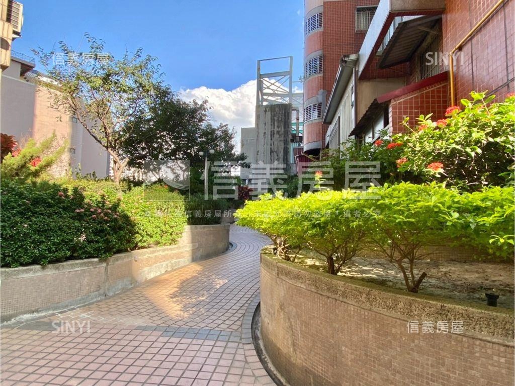 近三井商場★三房車位★房屋室內格局與周邊環境