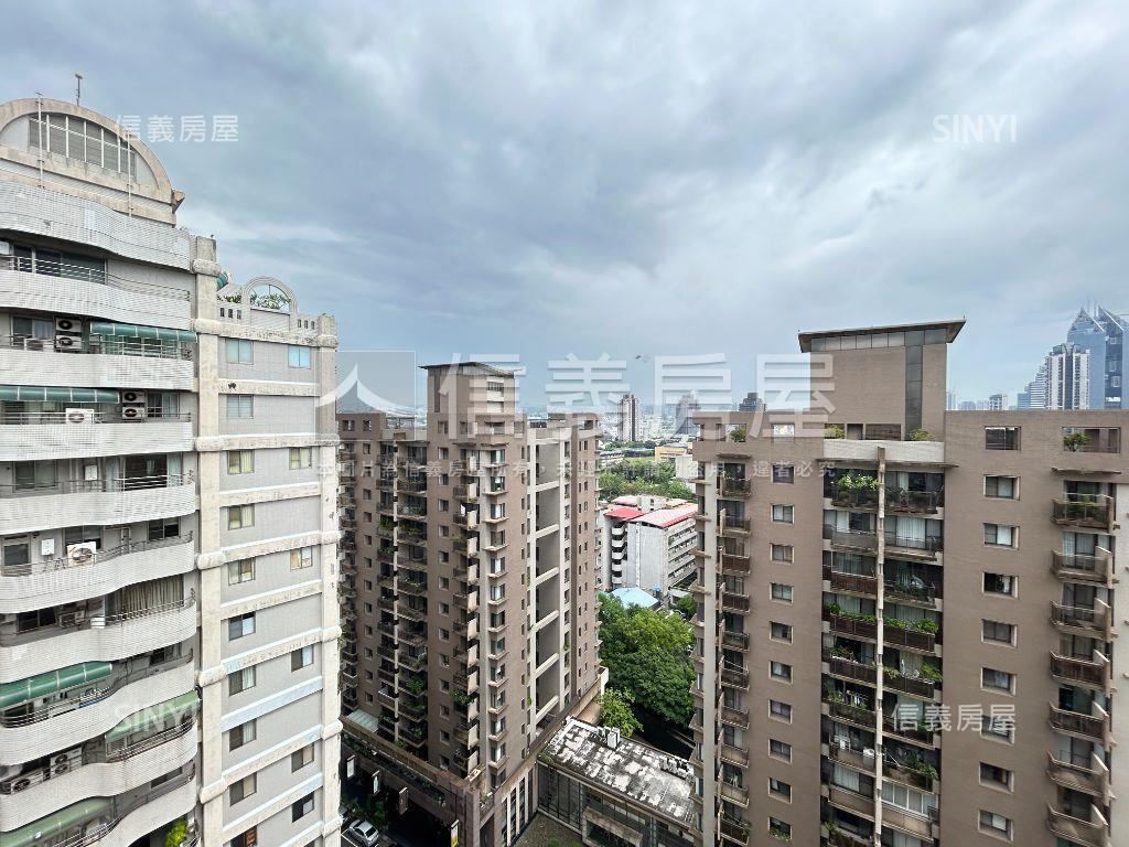 公益黎明商圈｜三房車位Ａ房屋室內格局與周邊環境