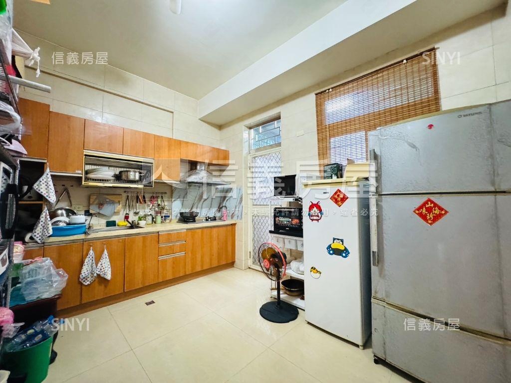 捷運旁岡好有一間樂購透天房屋室內格局與周邊環境
