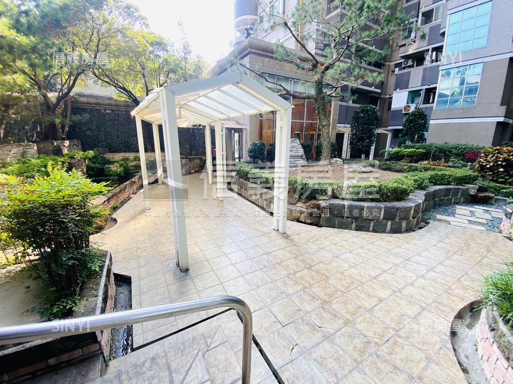 龍貴族標準三房雙車位房屋室內格局與周邊環境