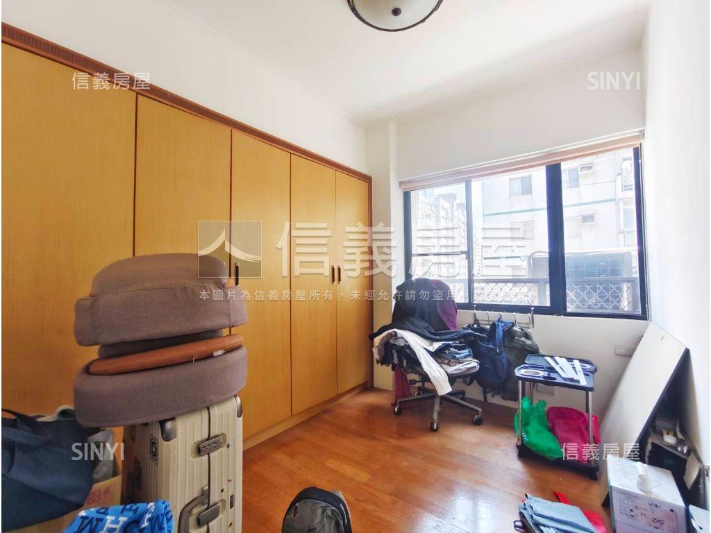 建工商圈面公園四房平車房屋室內格局與周邊環境