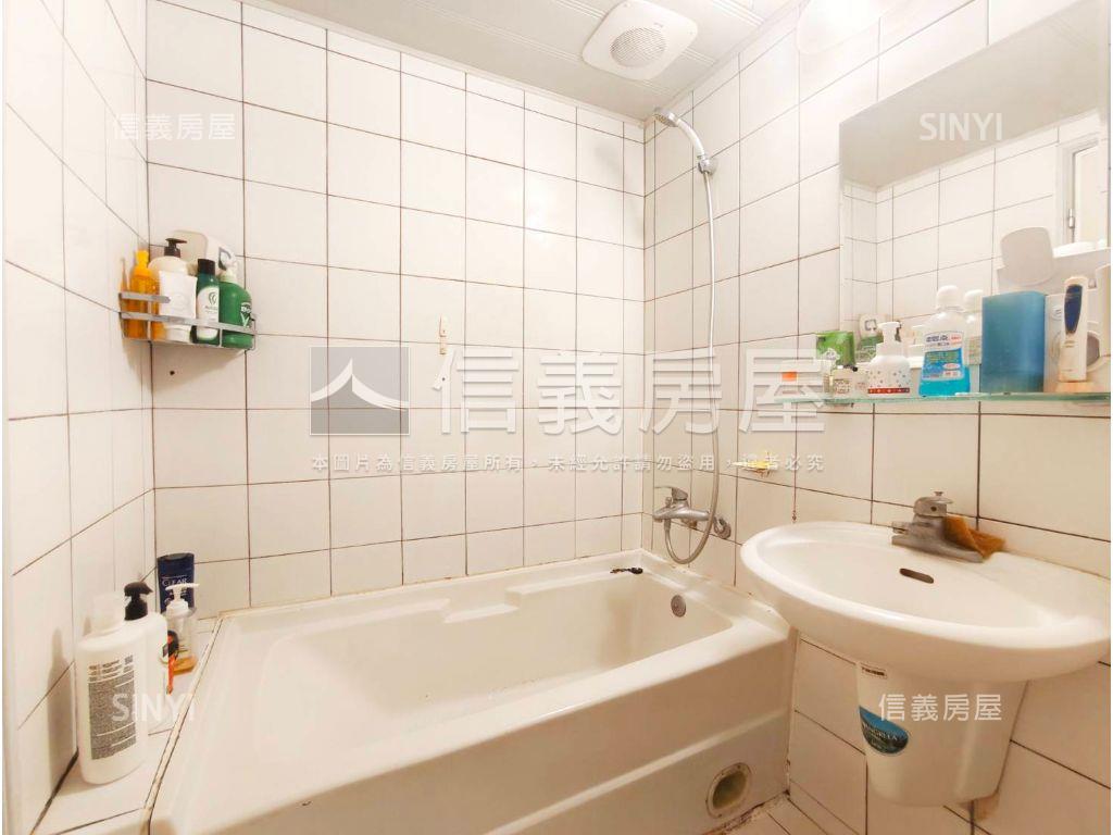 建工商圈面公園四房平車房屋室內格局與周邊環境