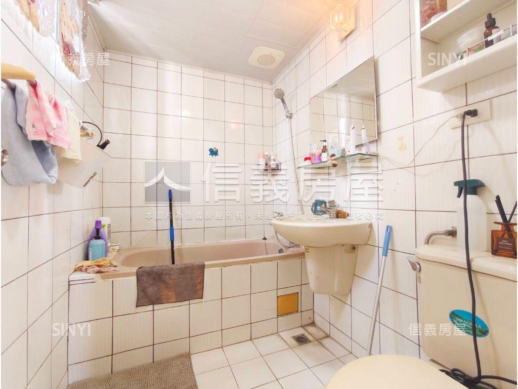 建工商圈面公園四房平車房屋室內格局與周邊環境