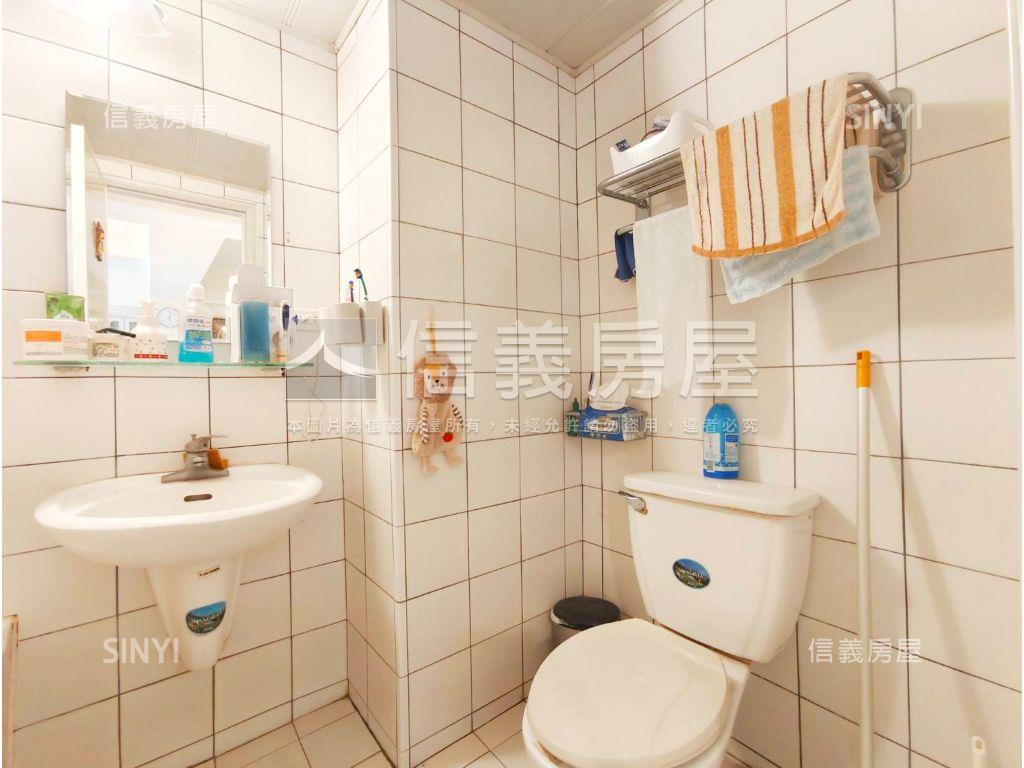 建工商圈面公園四房平車房屋室內格局與周邊環境