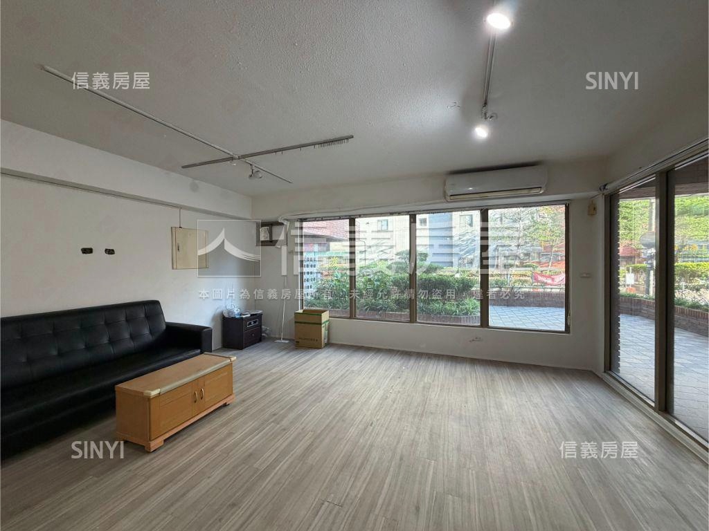 巨城湳雅角間店面附車位房屋室內格局與周邊環境