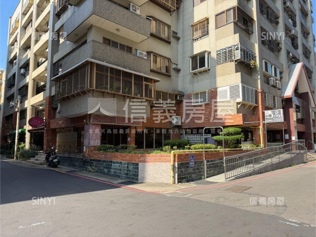 巨城湳雅角間店面附車位房屋室內格局與周邊環境