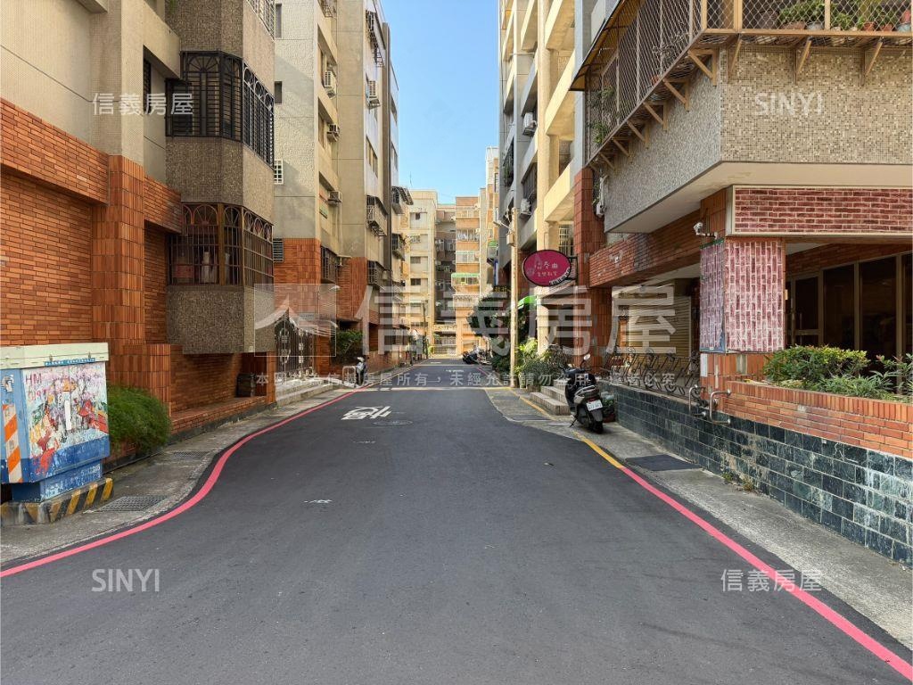 巨城湳雅角間店面附車位房屋室內格局與周邊環境