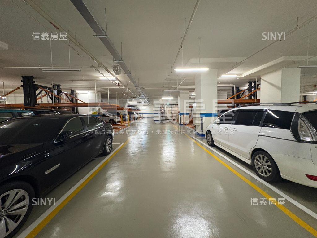 市政輕裝潢可隔兩房有車位房屋室內格局與周邊環境