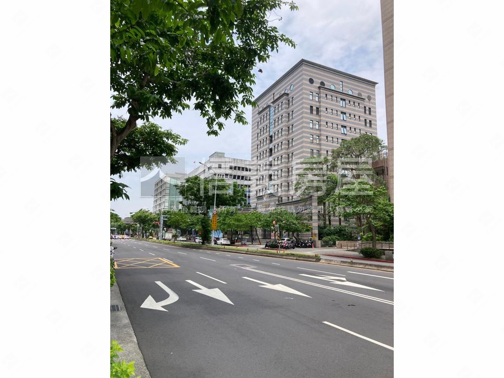 瓏山林藝術館溫馨套房房屋室內格局與周邊環境