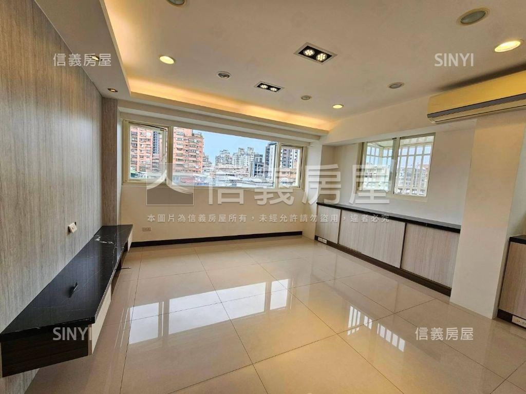 中平稀有電梯頂加大空間房屋室內格局與周邊環境