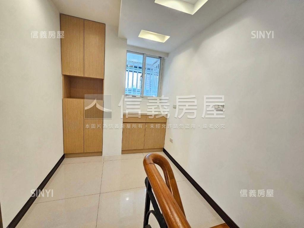 中平稀有電梯頂加大空間房屋室內格局與周邊環境